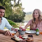 Semesteranläggning (resort) Luxury Glamping Chocolate Village 3*