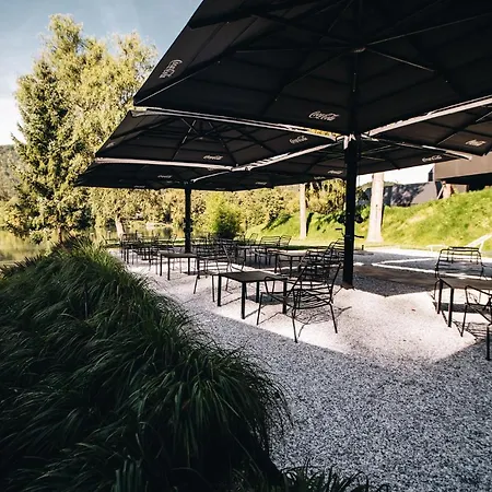 Luxury Glamping Chocolate Village * Maribor