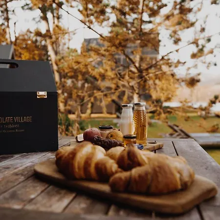 Luxury Glamping Chocolate Village *