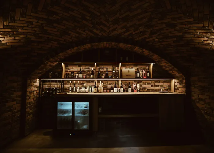 Luxury Glamping Chocolate Village 马里博尔