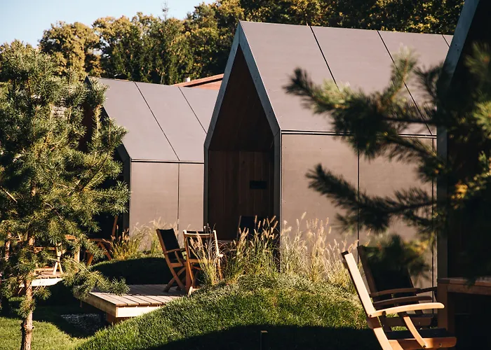 Luxury Glamping Chocolate Village 度假村 马里博尔