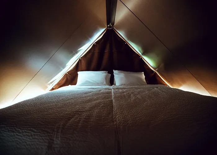 Luxury Glamping Chocolate Village 度假村 马里博尔