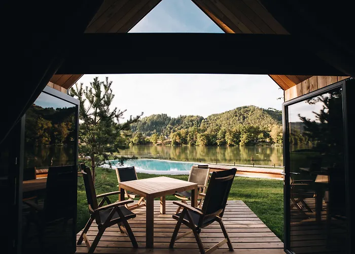 Luxury Glamping Chocolate Village 度假村 马里博尔