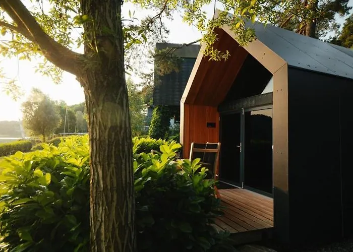 Luxury Glamping Chocolate Village 度假村 马里博尔