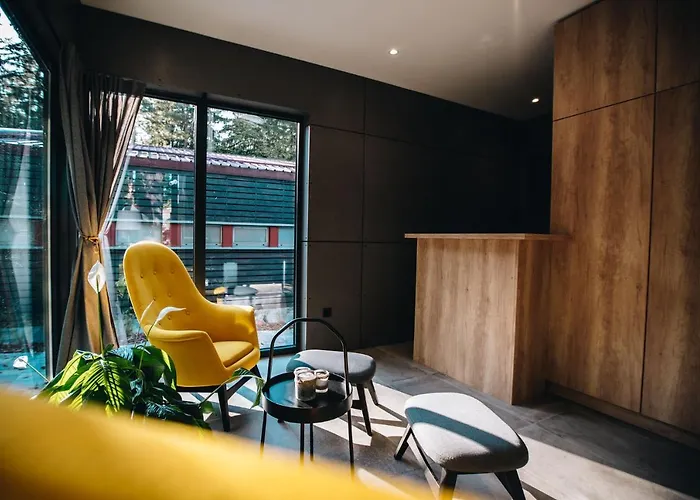 Luxury Glamping Chocolate Village 度假村 马里博尔